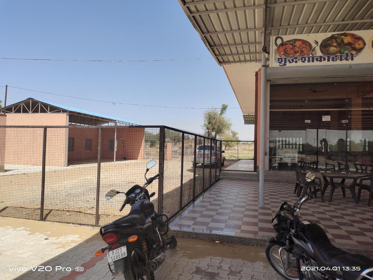 Hotel Purnima Palace Fatehpur  Exterior photo